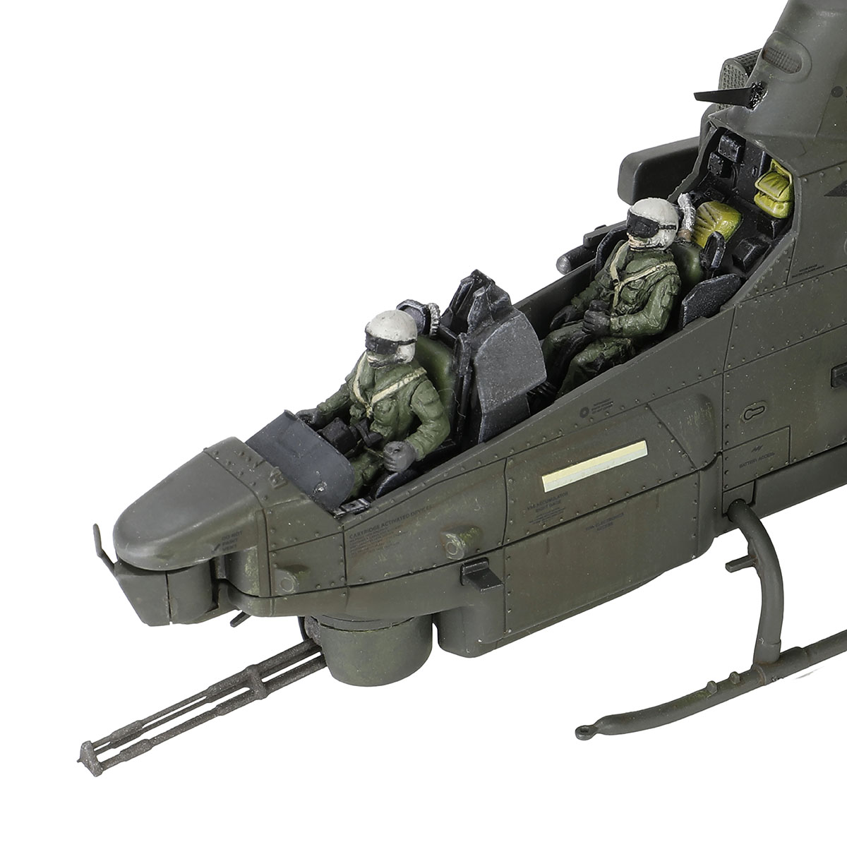 贝尔AH-1W “威士忌眼镜蛇” 直升机 (左: AIM-9 响尾蛇 + M260 7联装火箭 | 右: 地狱火导弹 + M260 7联装火箭 )