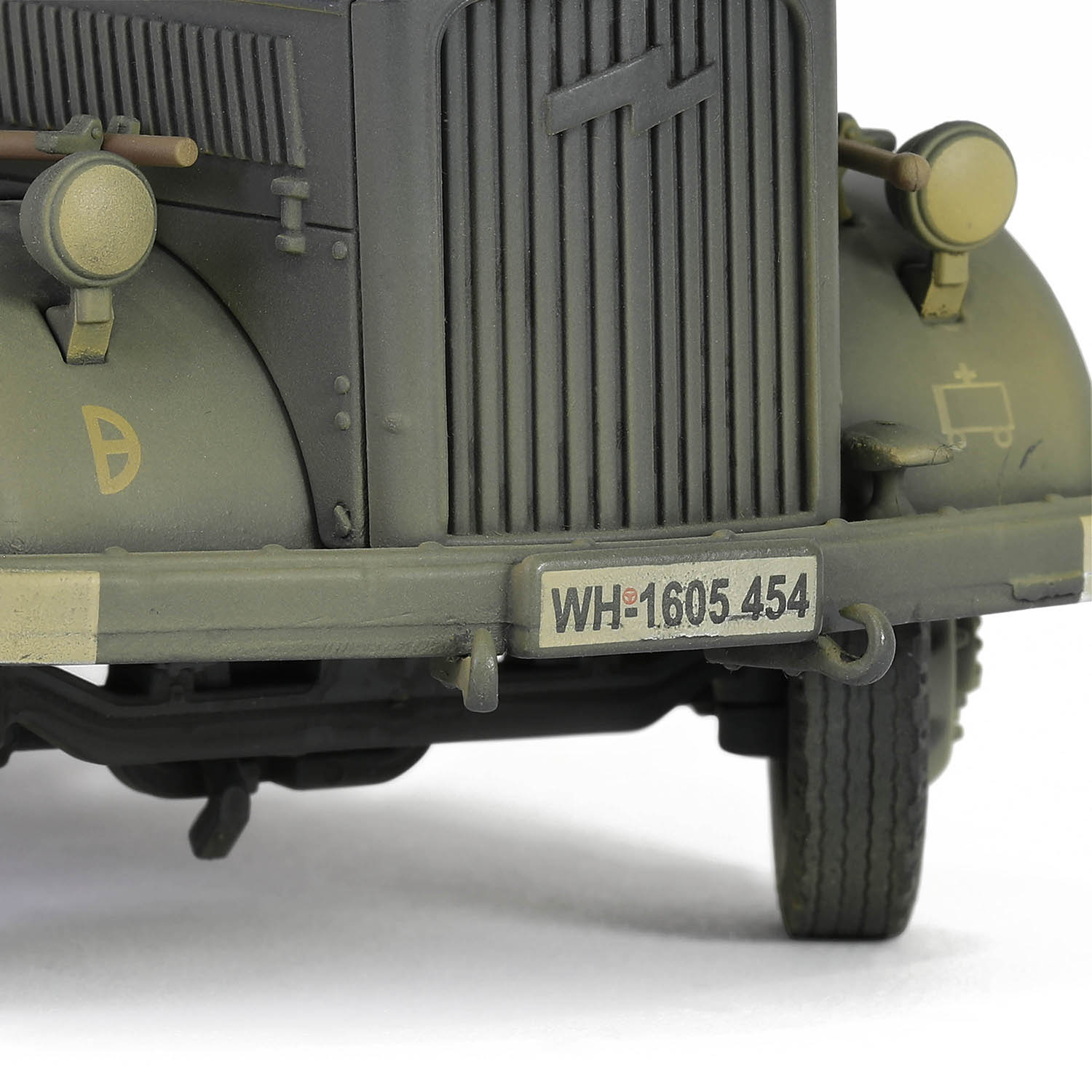 欧宝“闪电”3.6-6700A型Kfz.305救护卡车 (国防灰色涂装RAL 7021)